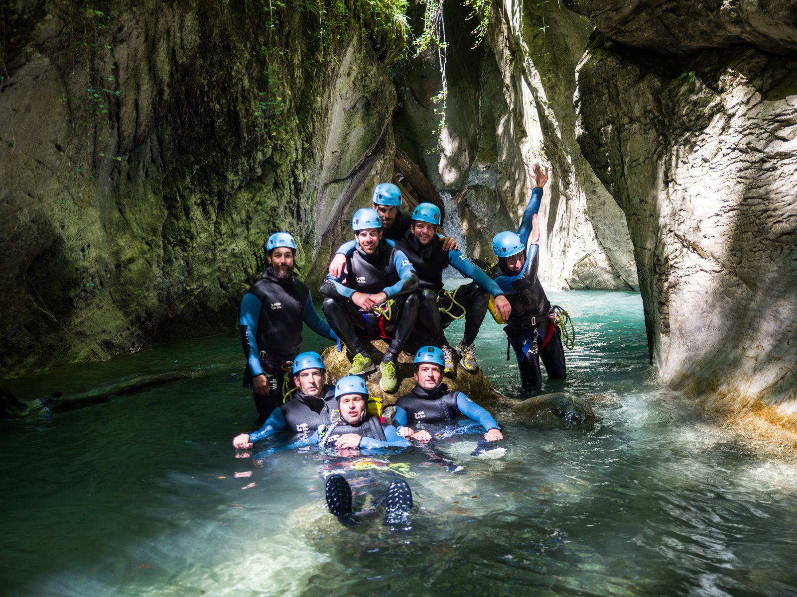 Group photo in the bitet, 1 hour from Pau