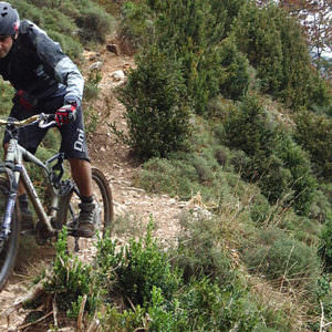 Bicicleta de montaña en el valle de Ossau 64