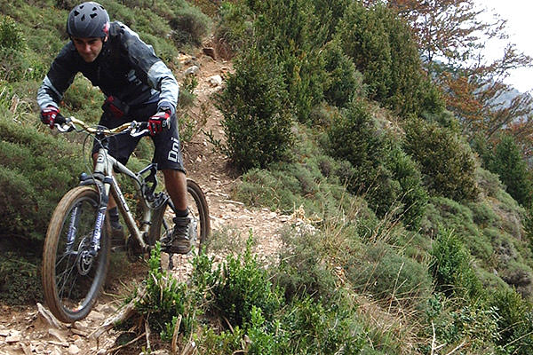 Bicicleta de montaña en el valle de Ossau 64