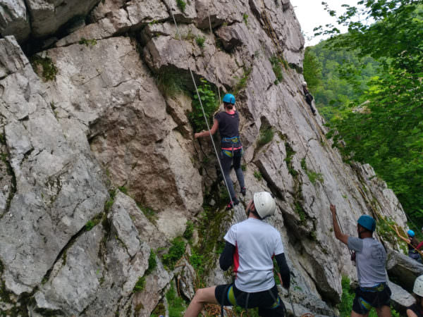 Einführung ins Klettern am Schulfelsen im Ossau-Tal