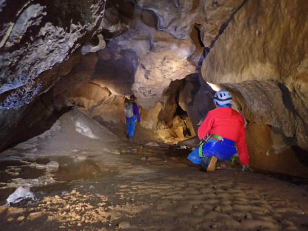 Spéléologie en demi-journée découverte dans les Pyrénées Atlantiques