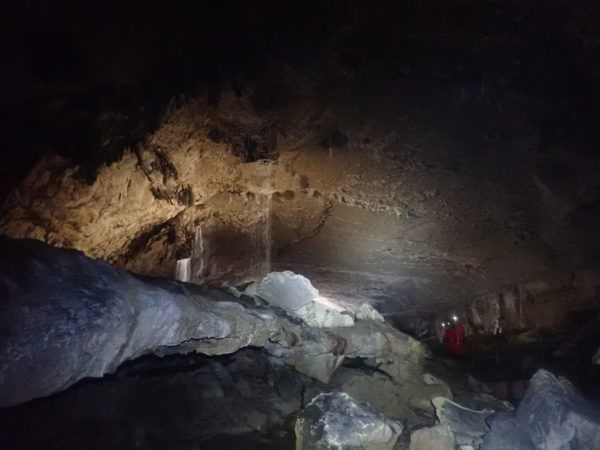 Speleologie in Laruns, grot van warm water