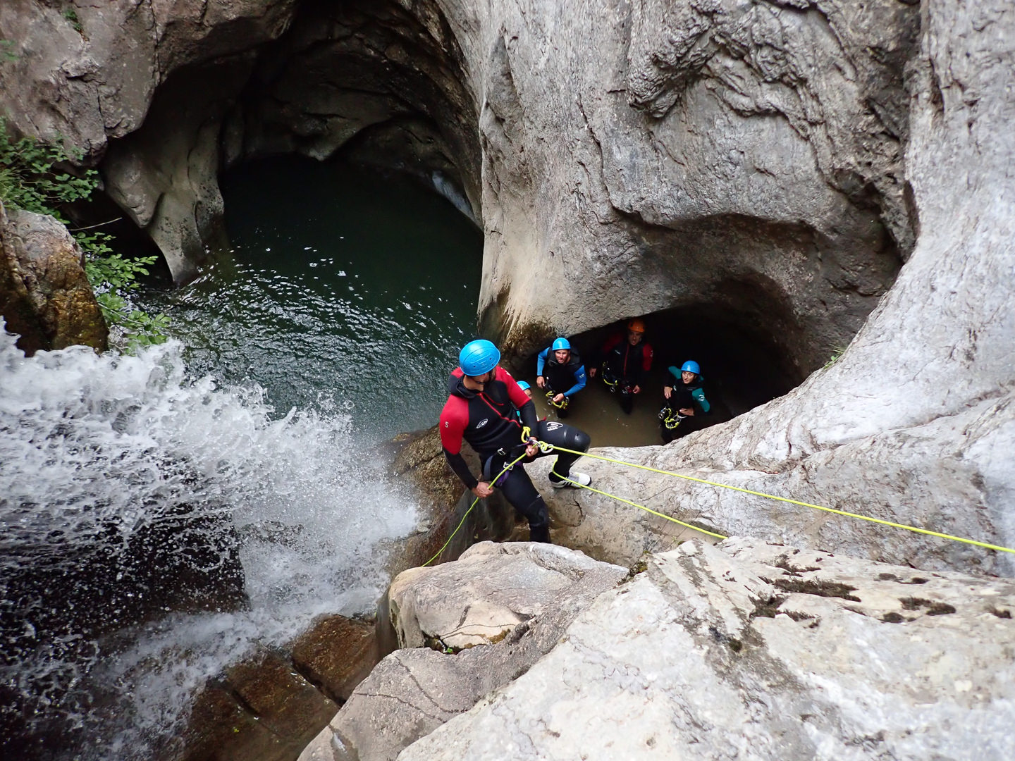 Rappel en canyoning dans le Brousset au coeur des Pyrénées