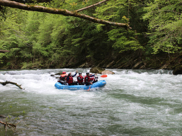 Rafting en el Gave d'Ossau con rápidos