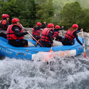 Sensations en rafting sur le gave d'Ossau dans les Pyrénées Atlantiques 64