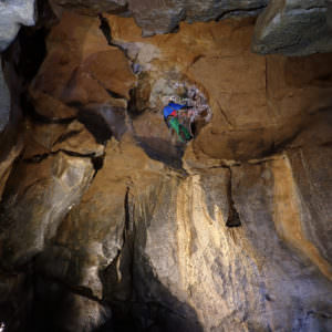 Abseilen in der Höhlenforschung 45 Minuten von Pau entfernt