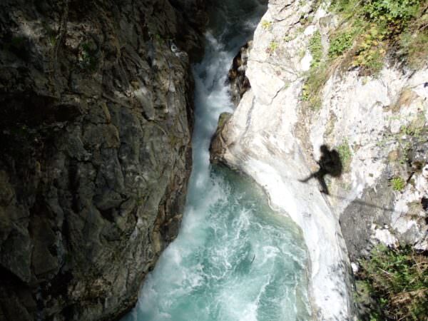 Pont de singe dans la gorge du Hourat (via corda, Laruns)