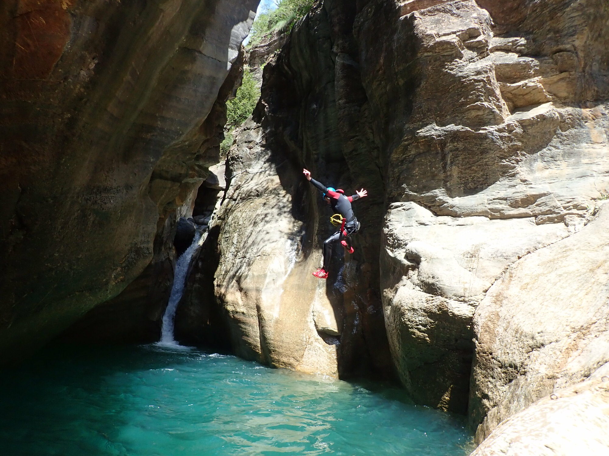 Springen in de canyon van Gorgol - Spaanse Pyreneeën