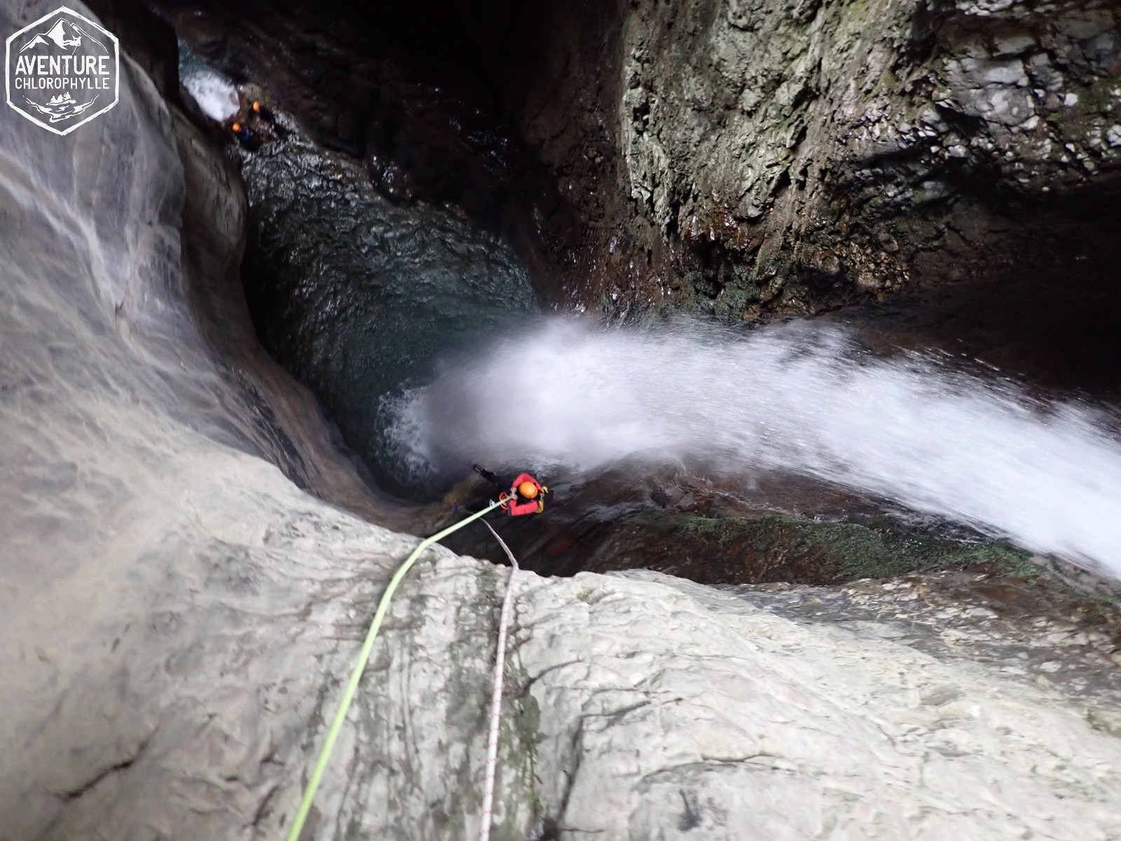 35m abseiling in the Bitet canyon in the Ossau valley