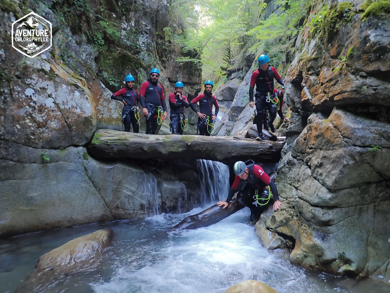 Abstieg durch den Canyon du Bitet in den Pyrenäen, 3 Stunden von Bordeaux und 2 Stunden von Les Landes entfernt.