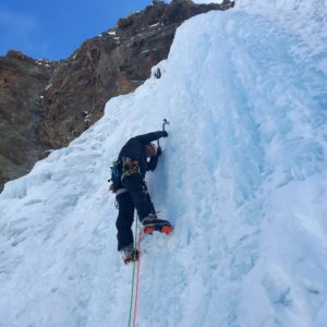 Cascade de glace dans les Pyrénées